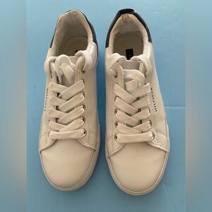 Tommy Hilfiger Athletic Wmn Shoes size 5